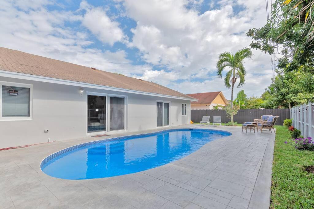 Spacious 4 Bedrooms, 2 Bathroom House With Pool 米拉玛 外观 照片