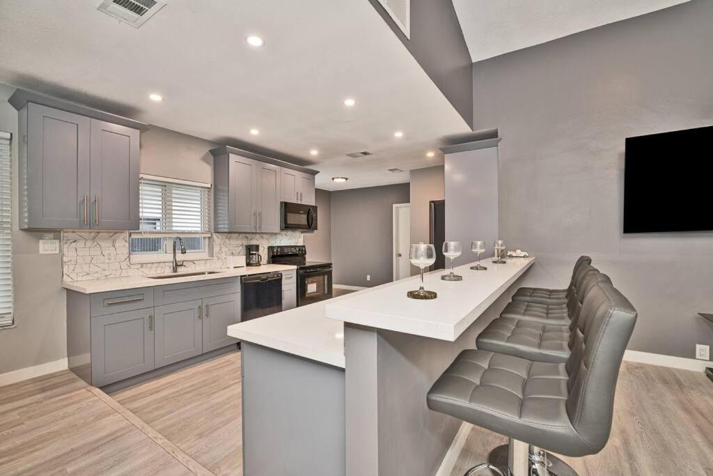 Spacious 4 Bedrooms, 2 Bathroom House With Pool 米拉玛 外观 照片
