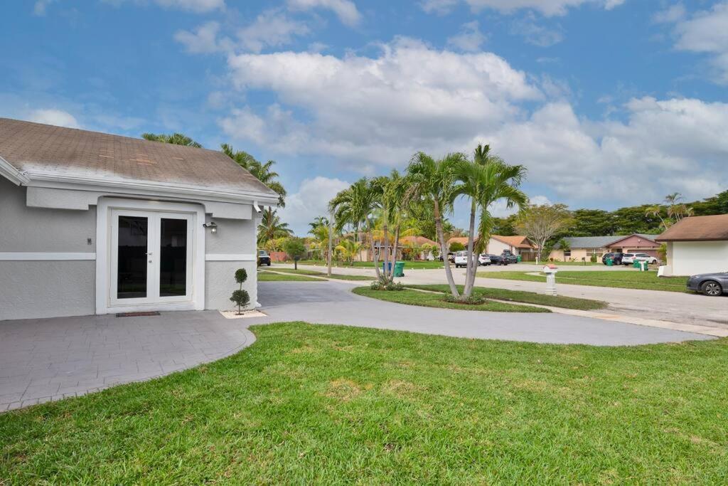 Spacious 4 Bedrooms, 2 Bathroom House With Pool 米拉玛 外观 照片