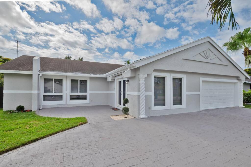 Spacious 4 Bedrooms, 2 Bathroom House With Pool 米拉玛 外观 照片