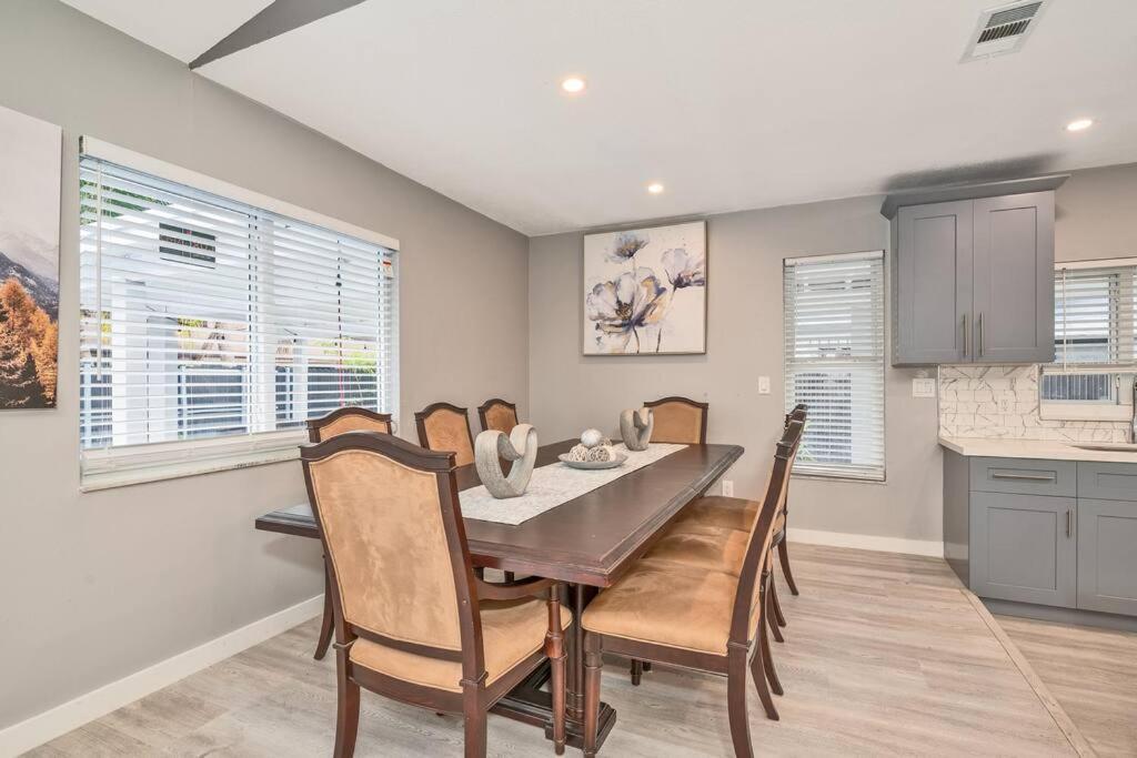 Spacious 4 Bedrooms, 2 Bathroom House With Pool 米拉玛 外观 照片